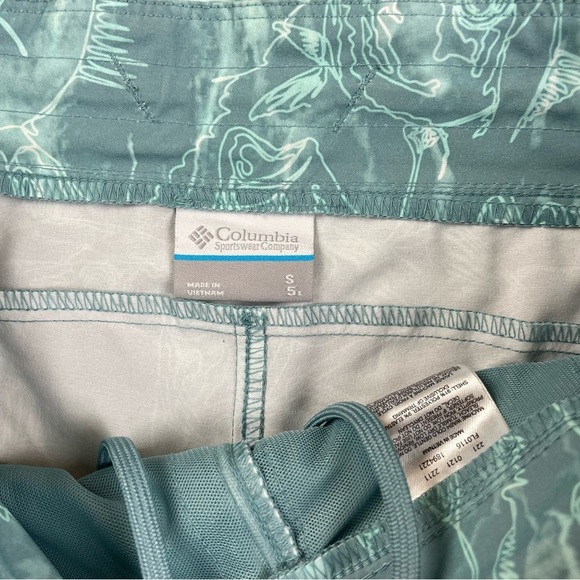 COLUMBIA Women’s PFG Tidal II Storm Contour Fish Shorts size: Small 5” inseam - Picture 5 of 10